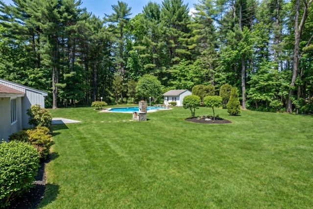 15 Lockwood Ln, Topsfield, MA 01983