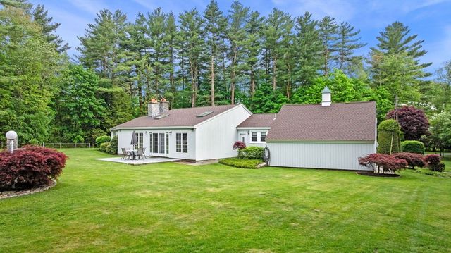 15 Lockwood Ln, Topsfield, MA 01983
