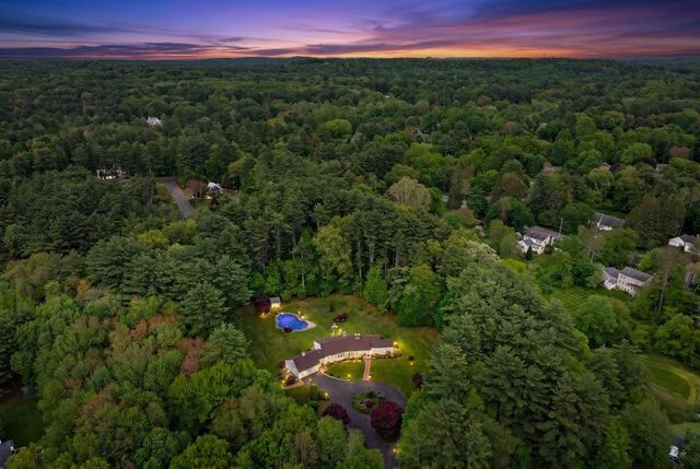 15 Lockwood Ln, Topsfield, MA 01983