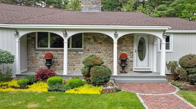 15 Lockwood Ln, Topsfield, MA 01983