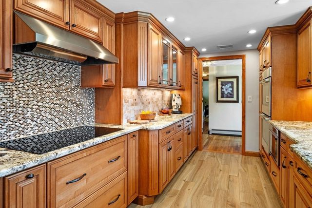15 Lockwood Ln, Topsfield, MA 01983