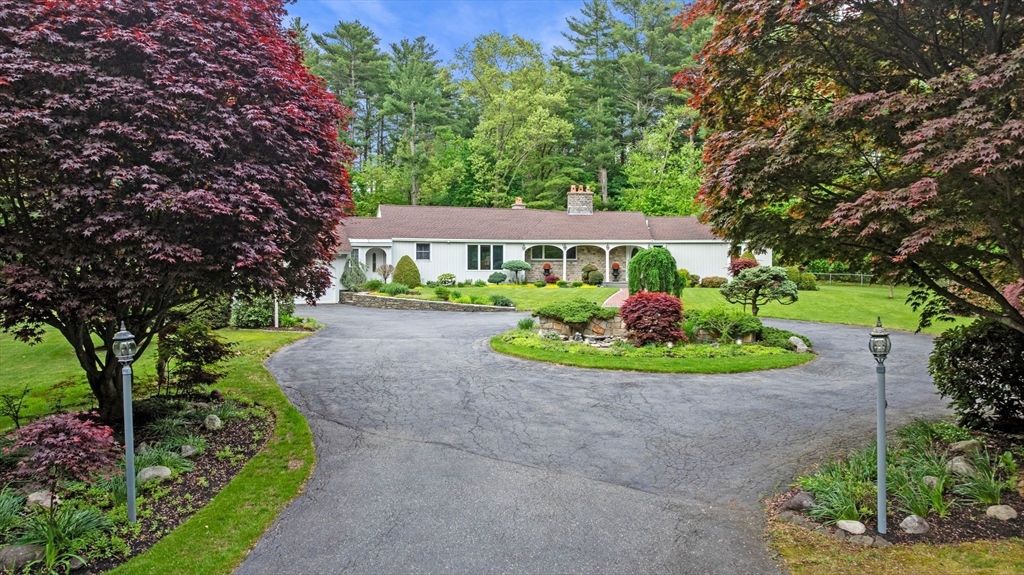 15 Lockwood Ln, Topsfield, MA 01983