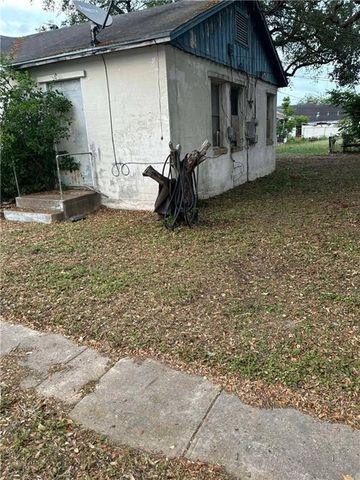 600 E Merriman St, Taft, TX 78387