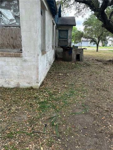 600 E Merriman St, Taft, TX 78387