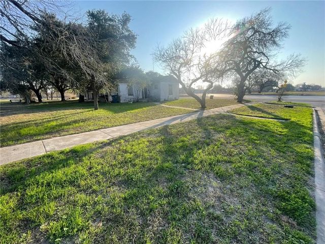 600 E Merriman St, Taft, TX 78387