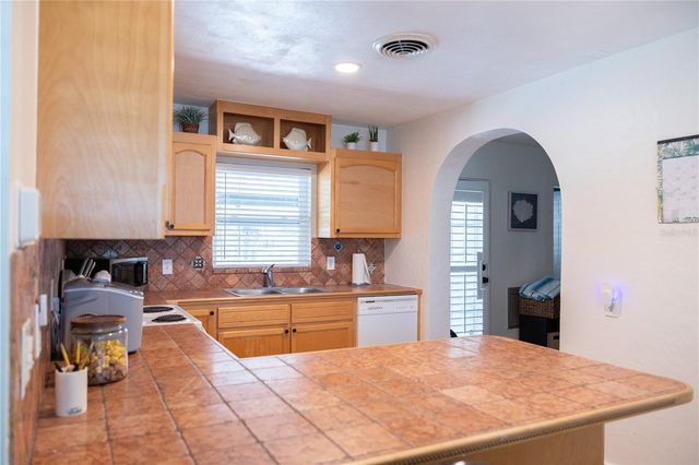 136 MARYLAND AVENUE, Palm Harbor, FL 34683