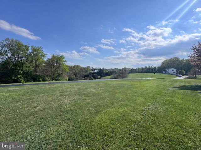 913 BRIDGETON RD, Fawn Grove, PA 17321