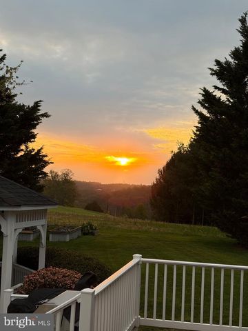 913 BRIDGETON RD, Fawn Grove, PA 17321