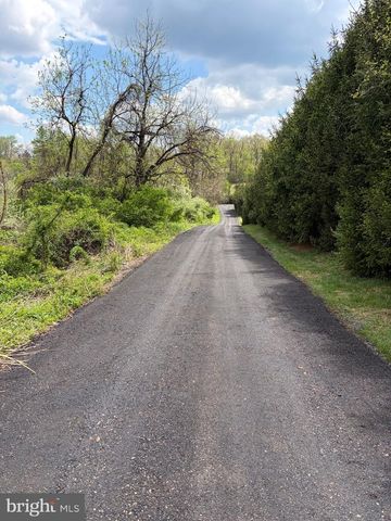 913 BRIDGETON RD, Fawn Grove, PA 17321