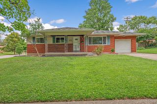 77 Handel Lane, Greenhills, OH 45218