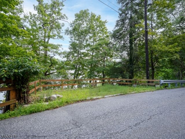 118 Lakeside Dr, Liberty Twp., NJ 07823