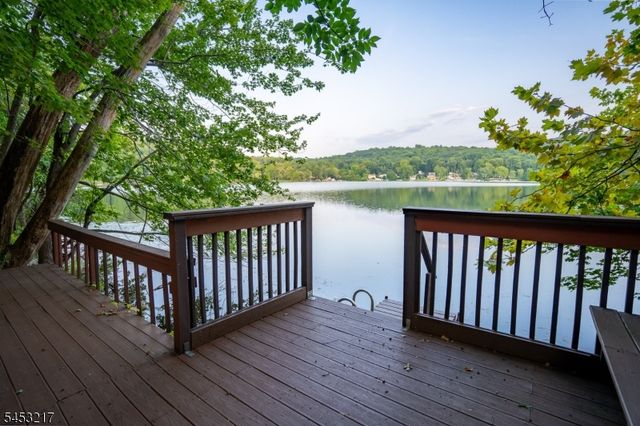 118 Lakeside Dr, Liberty Twp., NJ 07823