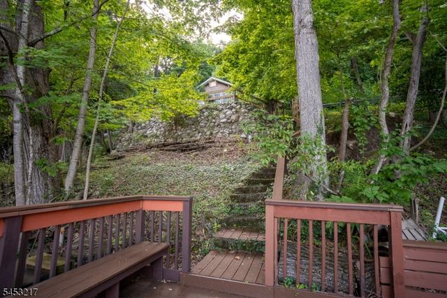 118 Lakeside Dr, Liberty Twp., NJ 07823