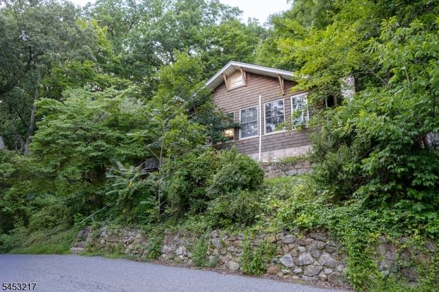 118 Lakeside Dr, Liberty Twp., NJ 07823