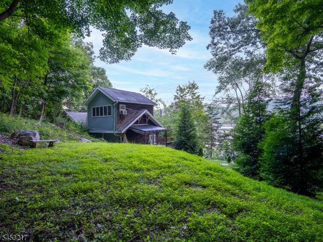 118 Lakeside Dr, Liberty Twp., NJ 07823