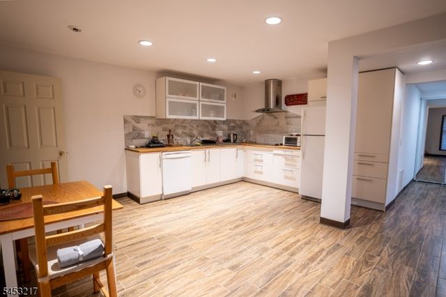 118 Lakeside Dr, Liberty Twp., NJ 07823