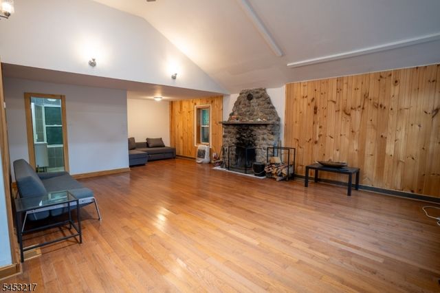 118 Lakeside Dr, Liberty Twp., NJ 07823