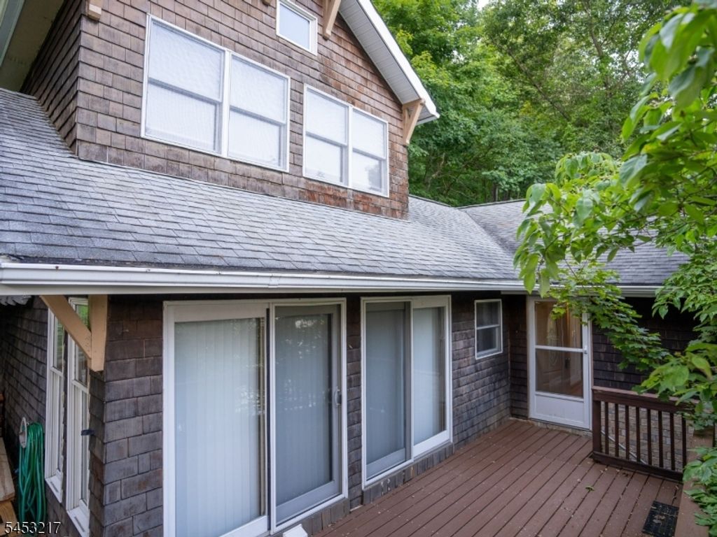 118 Lakeside Dr, Liberty Twp., NJ 07823