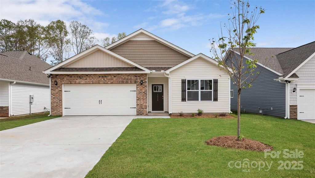 615 Country Oak Drive, Asheville, NC 28804