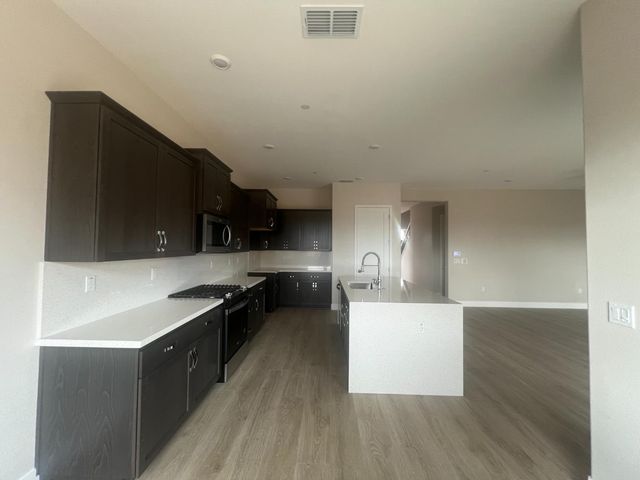 9033 Elliott Springs Dr, Elk Grove, CA 95624