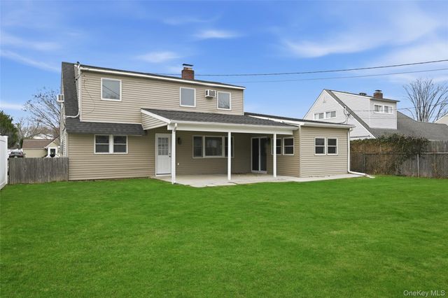 57 Cobalt Lane, Westbury, NY 11590