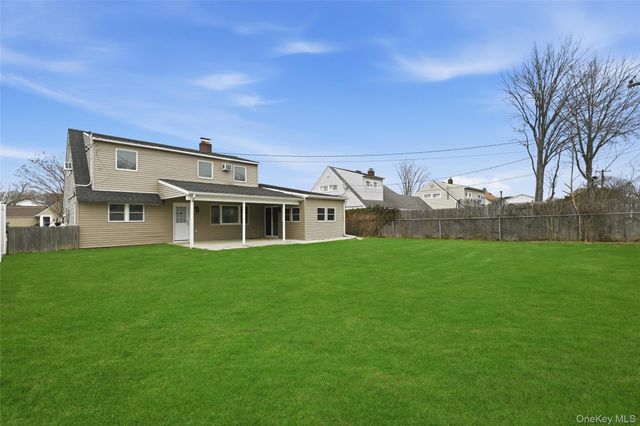 57 Cobalt Lane, Westbury, NY 11590