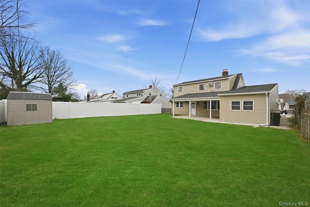 57 Cobalt Lane, Westbury, NY 11590