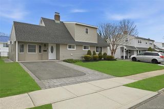 57 Cobalt Lane, Westbury, NY 11590