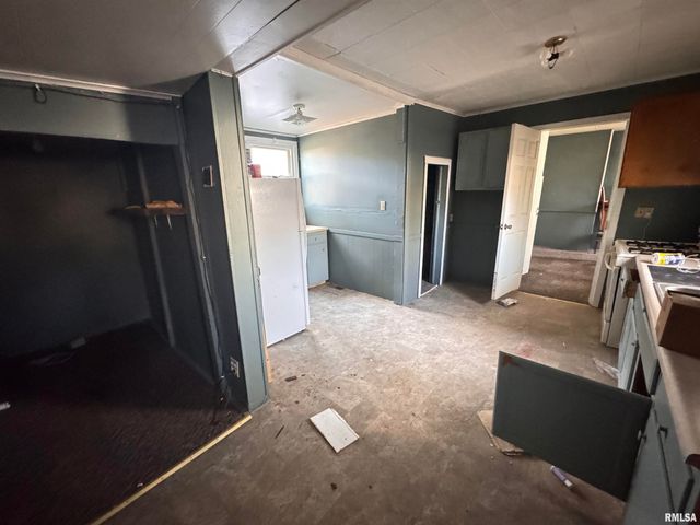 911 W HURLBURT Street, Peoria, IL 61605