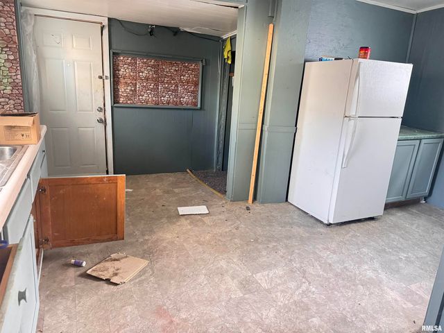 911 W HURLBURT Street, Peoria, IL 61605