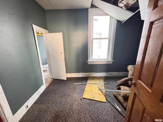 911 W HURLBURT Street, Peoria, IL 61605