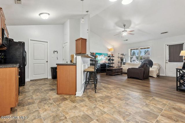 213 Lockwood Court, Hubert, NC 28539