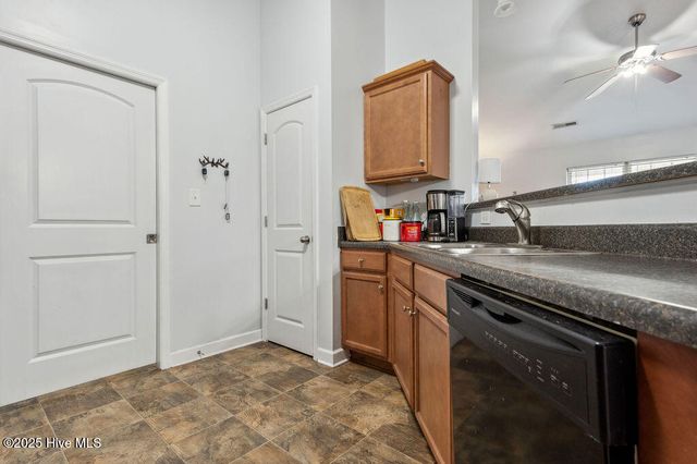 213 Lockwood Court, Hubert, NC 28539