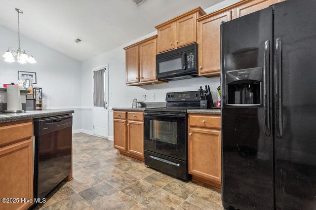 213 Lockwood Court, Hubert, NC 28539