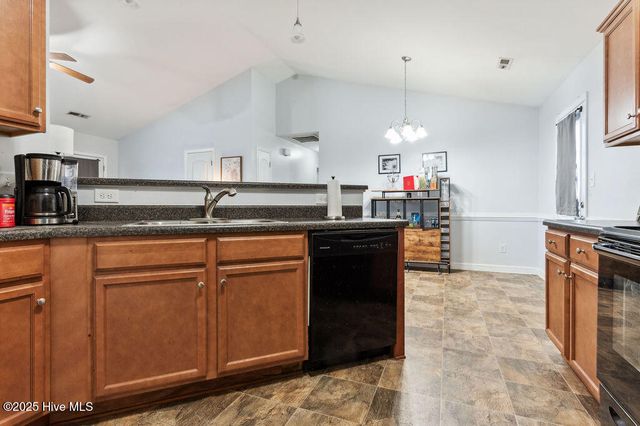 213 Lockwood Court, Hubert, NC 28539
