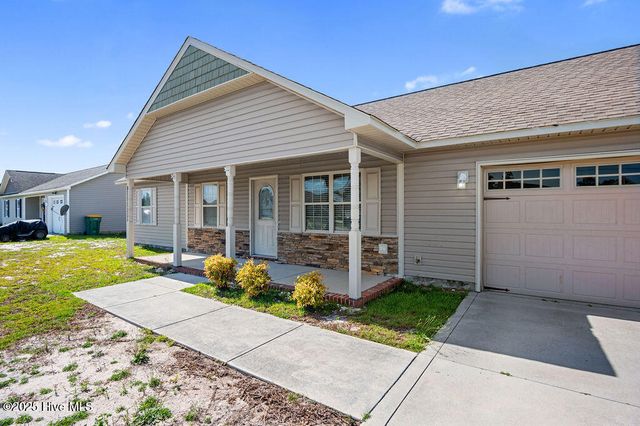 213 Lockwood Court, Hubert, NC 28539