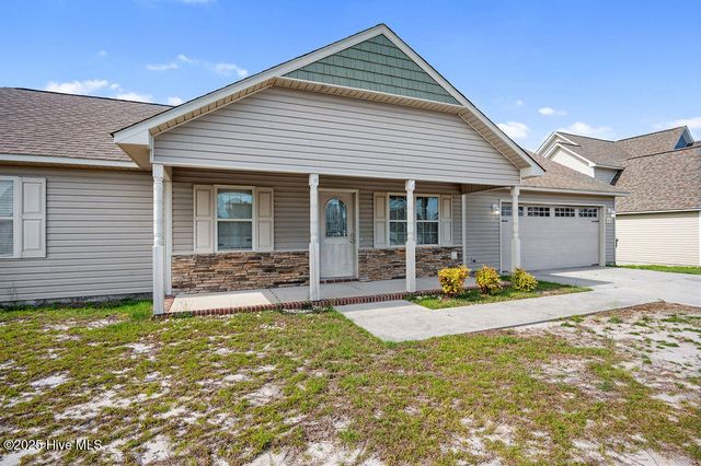 213 Lockwood Court, Hubert, NC 28539