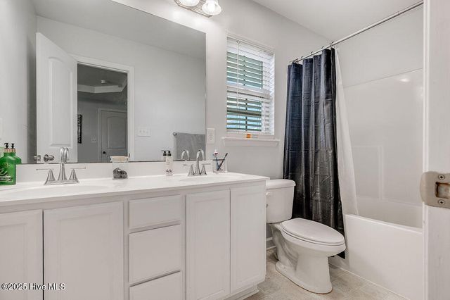 213 Lockwood Court, Hubert, NC 28539
