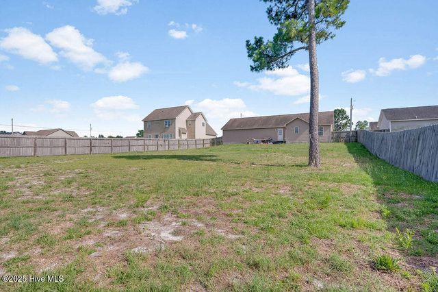 213 Lockwood Court, Hubert, NC 28539