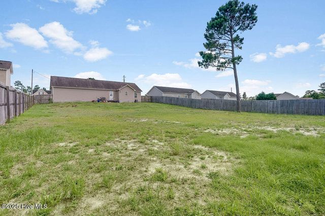 213 Lockwood Court, Hubert, NC 28539