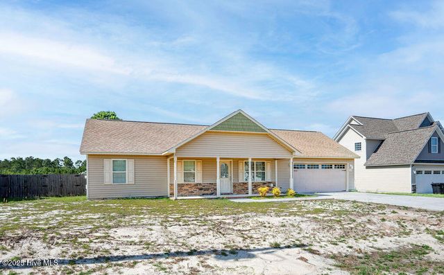 213 Lockwood Court, Hubert, NC 28539