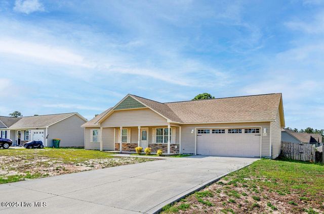 213 Lockwood Court, Hubert, NC 28539