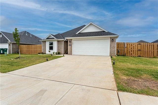 440 Peach Avenue, Centerton, AR 72719