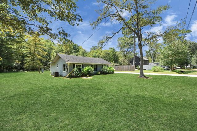 238 Waterfall Drive, Huffman, TX 77336