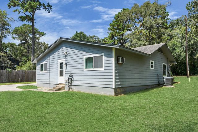 238 Waterfall Drive, Huffman, TX 77336