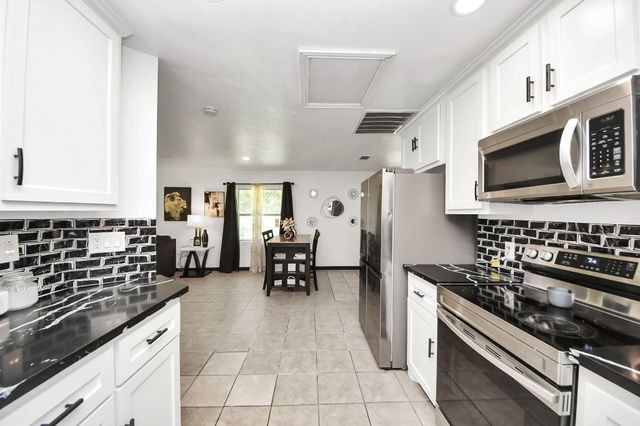 238 Waterfall Drive, Huffman, TX 77336
