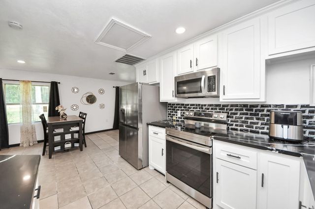 238 Waterfall Drive, Huffman, TX 77336