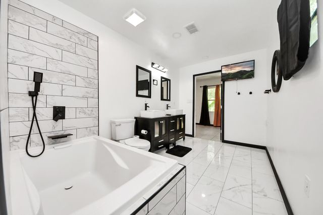 238 Waterfall Drive, Huffman, TX 77336