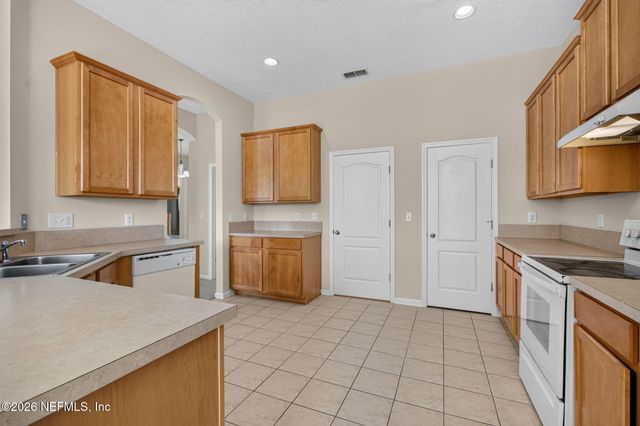 1692 HOLLOW GLEN Drive, Middleburg, FL 32068