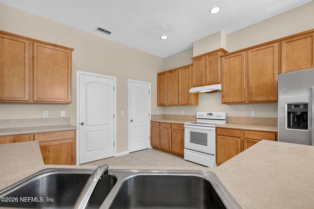 1692 HOLLOW GLEN Drive, Middleburg, FL 32068